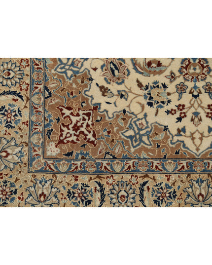 Nain 3' 7" X 5' 6" Hand Knotted Wool & Silk Rug 3' 7" X 5' 6" (109 X 168) / Ivory / Wool & Silk