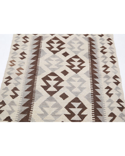 Natural Kilim 2' 9" X 3' 10" Hand Knotted Wool Kilim 2' 9" X 3' 10" (84 X 117) / Ivory / Wool