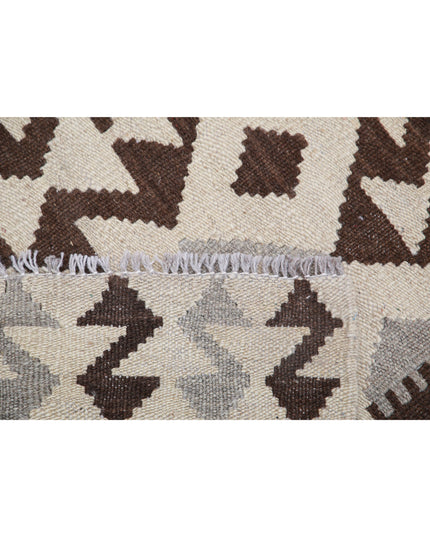 Natural Kilim 2' 9" X 3' 10" Hand Knotted Wool Kilim 2' 9" X 3' 10" (84 X 117) / Ivory / Wool