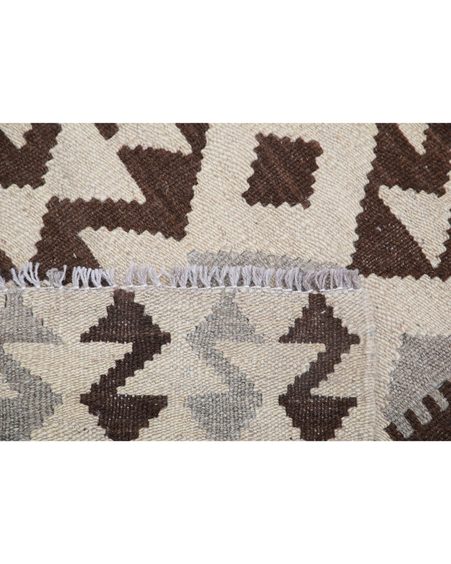 Natural Kilim 2' 9" X 3' 10" Hand Knotted Wool Kilim 2' 9" X 3' 10" (84 X 117) / Ivory / Wool