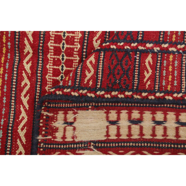 Persian Kilim 4' 8" X 6' 7" Wool Hand-Woven Kilim 4' 8" X 6' 7" (142 X 201) / Multi / Multi