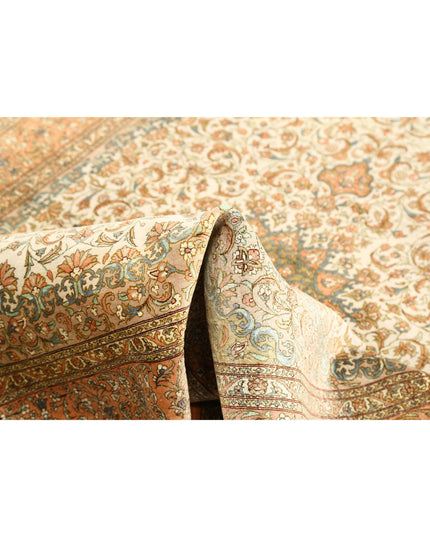 Qum 4' 3" X 6' 5" Hand Knotted Silk Rug 4' 3" X 6' 5" (130 X 196) / Ivory / Silk