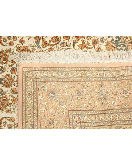 Qum 4' 3" X 6' 5" Hand Knotted Silk Rug 4' 3" X 6' 5" (130 X 196) / Ivory / Silk