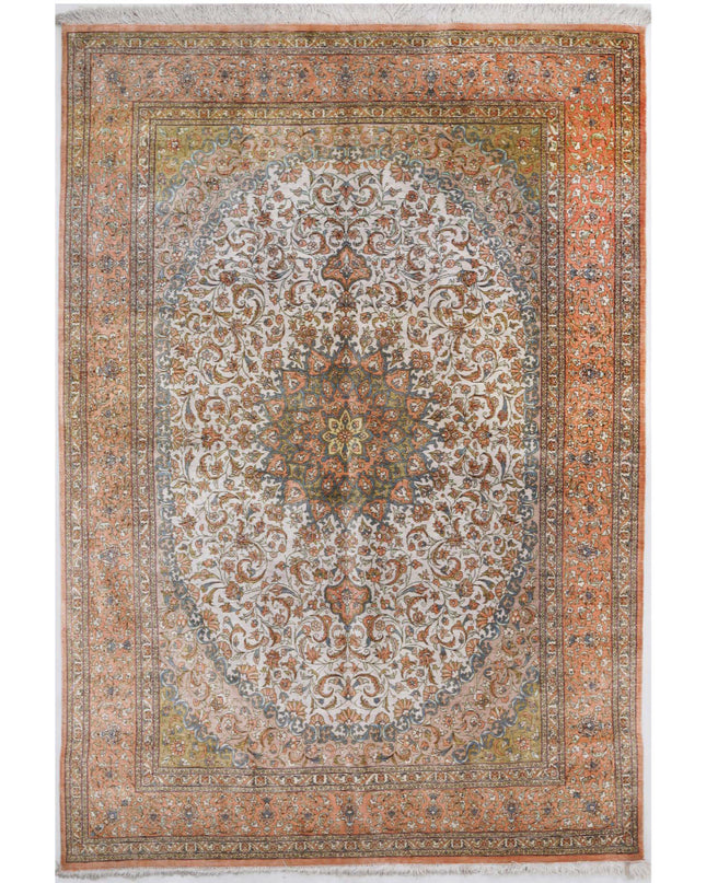 Qum 4' 3" X 6' 5" Hand Knotted Silk Rug 4' 3" X 6' 5" (130 X 196) / Ivory / Silk