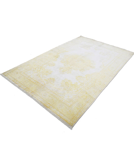 Qum 5' 1" X 7' 10" Hand Knotted Silk Rug 5' 1" X 7' 10" (155 X 239) / Ivory / Silk