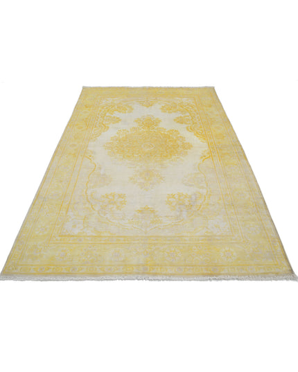 Qum 5' 1" X 7' 10" Hand Knotted Silk Rug 5' 1" X 7' 10" (155 X 239) / Ivory / Silk