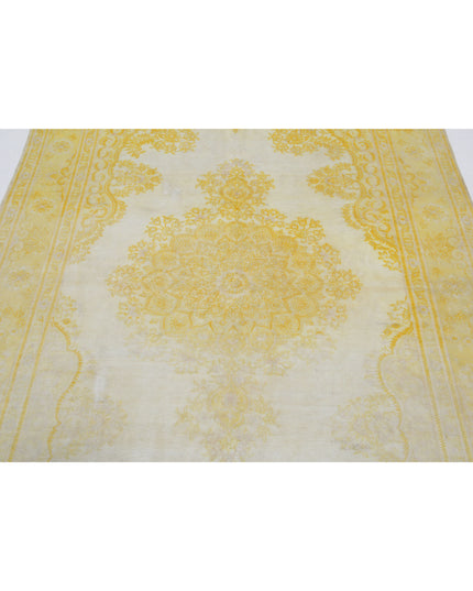 Qum 5' 1" X 7' 10" Hand Knotted Silk Rug 5' 1" X 7' 10" (155 X 239) / Ivory / Silk