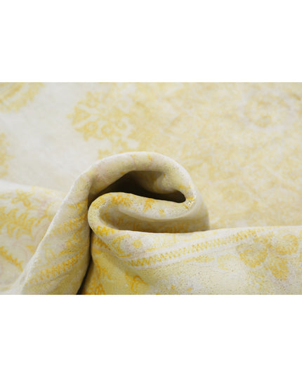 Qum 5' 1" X 7' 10" Hand Knotted Silk Rug 5' 1" X 7' 10" (155 X 239) / Ivory / Silk