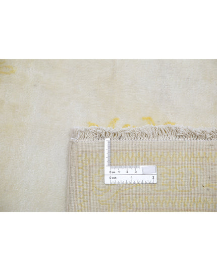 Qum 5' 1" X 7' 10" Hand Knotted Silk Rug 5' 1" X 7' 10" (155 X 239) / Ivory / Silk