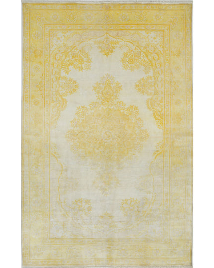 Qum 5' 1" X 7' 10" Hand Knotted Silk Rug 5' 1" X 7' 10" (155 X 239) / Ivory / Silk