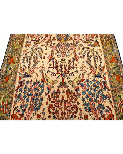 Qum 4' 6" X 6' 8" Hand Knotted Wool Rug 4' 6" X 6' 8" (137 X 203) / Ivory / Wool