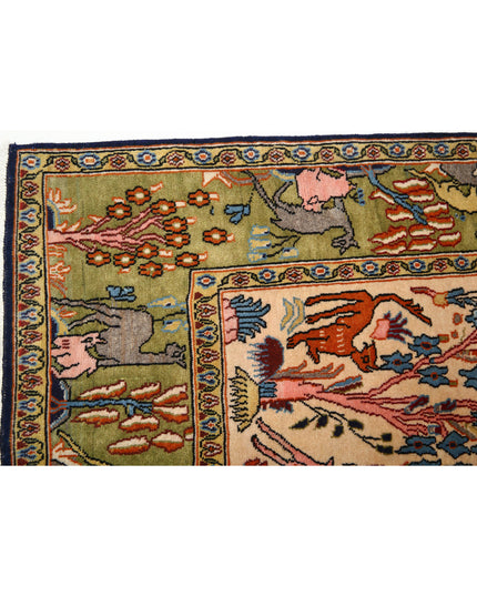 Qum 4' 6" X 6' 8" Hand Knotted Wool Rug 4' 6" X 6' 8" (137 X 203) / Ivory / Wool