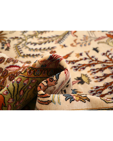 Qum 4' 6" X 6' 8" Hand Knotted Wool Rug 4' 6" X 6' 8" (137 X 203) / Ivory / Wool