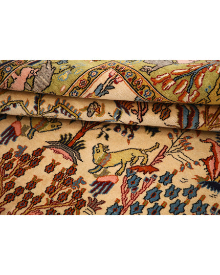 Qum 4' 6" X 6' 8" Hand Knotted Wool Rug 4' 6" X 6' 8" (137 X 203) / Ivory / Wool