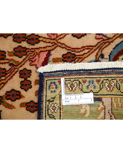 Qum 4' 6" X 6' 8" Hand Knotted Wool Rug 4' 6" X 6' 8" (137 X 203) / Ivory / Wool