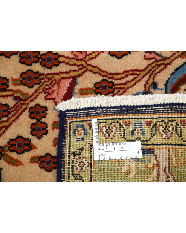 Qum 4' 6" X 6' 8" Hand Knotted Wool Rug 4' 6" X 6' 8" (137 X 203) / Ivory / Wool