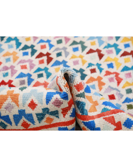 Revival 4' 11" X 6' 7" Hand Knotted Wool Rug 4' 11" X 6' 7" (150 X 201) / Ivory / Wool