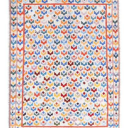 Revival 4' 11" X 6' 7" Hand Knotted Wool Rug 4' 11" X 6' 7" (150 X 201) / Ivory / Wool