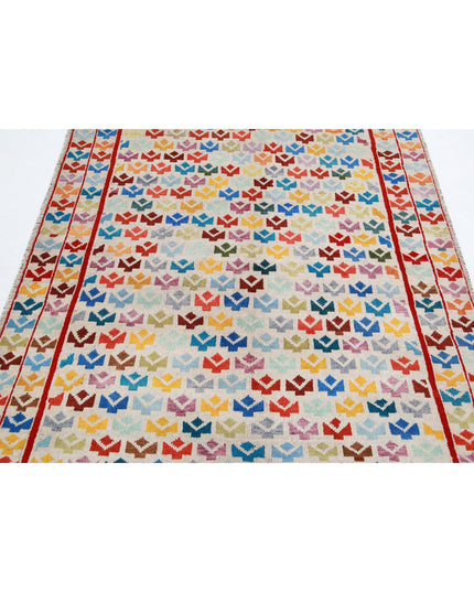 Revival 4' 11" X 6' 6" Hand Knotted Wool Rug 4' 11" X 6' 6" (150 X 198) / Ivory / Wool