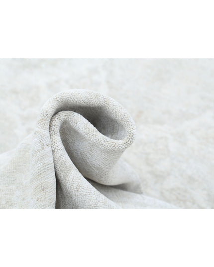 Serenity 6' 1" X 10' 11" Hand Knotted Wool Rug 6' 1" X 10' 11" (185 X 333) / Ivory / Wool