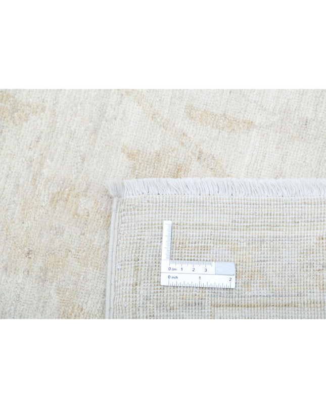 Serenity 7' 10" X 9' 11" Hand Knotted Wool Rug 7' 10" X 9' 11" (239 X 302) / Ivory / Wool