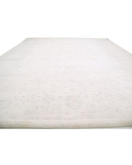 Serenity 19' 4" X 25' 6" Hand Knotted Wool Rug 19' 4" X 25' 6" (589 X 777) / Ivory / Wool