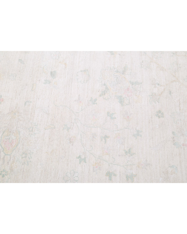 Serenity 19' 4" X 25' 6" Hand Knotted Wool Rug 19' 4" X 25' 6" (589 X 777) / Ivory / Wool