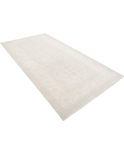 Serenity 5' 0" X 9' 8" Hand Knotted Wool Rug 5' 0" X 9' 8" (152 X 295) / Ivory / Wool