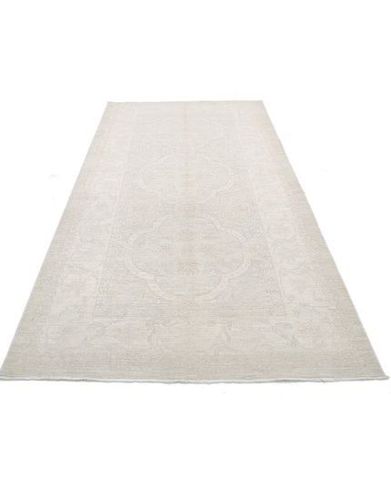 Serenity 5' 0" X 9' 8" Hand Knotted Wool Rug 5' 0" X 9' 8" (152 X 295) / Ivory / Wool