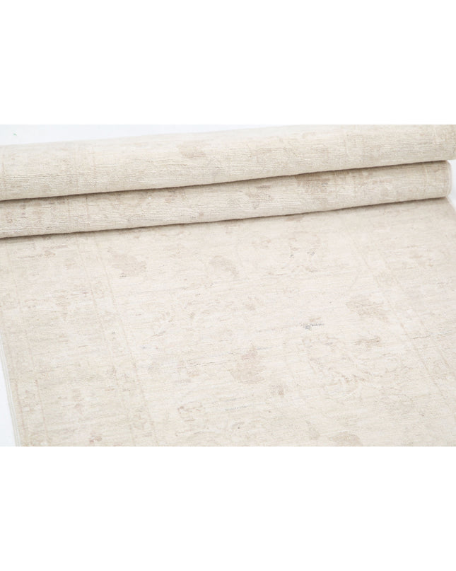 Serenity 2' 9" X 9' 3" Hand Knotted Wool Rug 2' 9" X 9' 3" (84 X 282) / Ivory / Wool