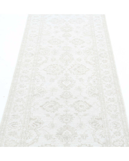 Serenity 2' 7" X 8' 2" Hand Knotted Wool Rug 2' 7" X 8' 2" (79 X 249) / Ivory / Wool