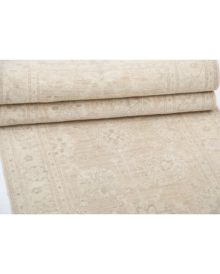 Serenity 2' 6" X 9' 1" Hand Knotted Wool Rug 2' 6" X 9' 1" (76 X 277) / Ivory / Wool