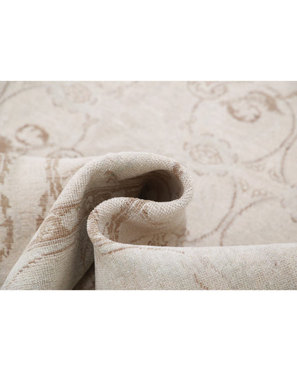 Serenity 4' 3" X 5' 11" Hand Knotted Wool Rug 4' 3" X 5' 11" (130 X 180) / Ivory / Wool