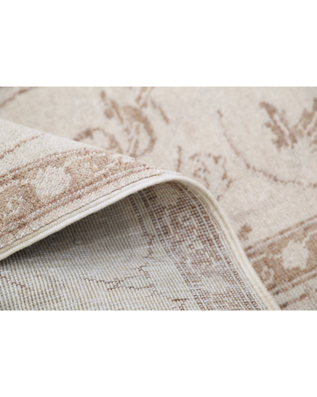 Serenity 4' 3" X 5' 11" Hand Knotted Wool Rug 4' 3" X 5' 11" (130 X 180) / Ivory / Wool