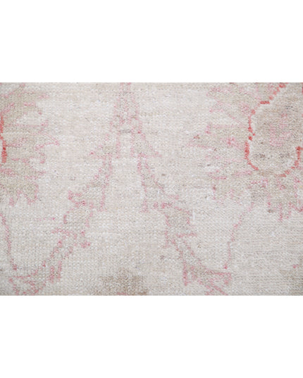 Serenity 5' 4" X 7' 7" Hand Knotted Wool Rug 5' 4" X 7' 7" (162 X 231) / Ivory / Wool