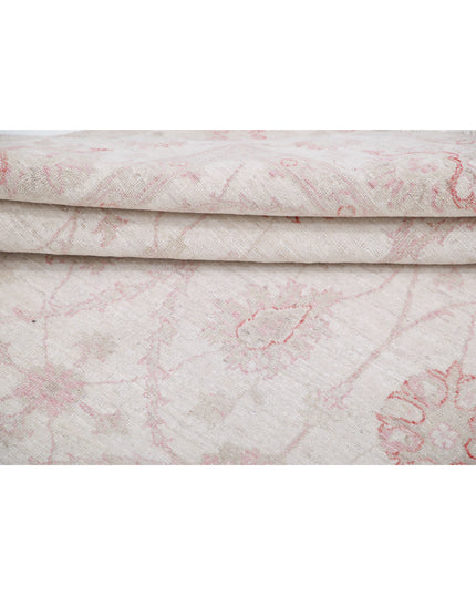 Serenity 5' 4" X 7' 7" Hand Knotted Wool Rug 5' 4" X 7' 7" (162 X 231) / Ivory / Wool