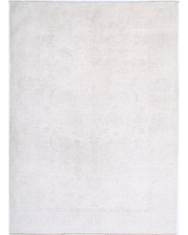 Serenity 5' 7" X 7' 8" Hand Knotted Wool Rug 5' 7" X 7' 8" (170 X 234) / Ivory / Wool