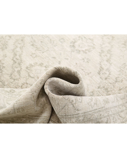 Serenity 9' 9" X 12' 10" Hand Knotted Wool Rug 9' 9" X 12' 10" (297 X 391) / Ivory / Wool
