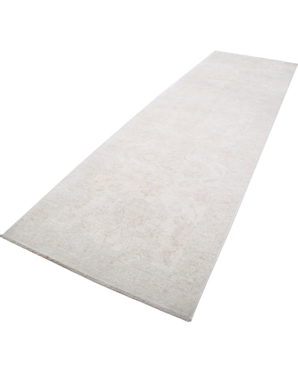 Serenity 3' 10" X 12' 6" Hand Knotted Wool Rug 3' 10" X 12' 6" (117 X 381) / Ivory / Wool