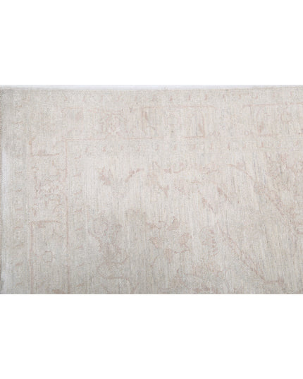 Serenity 3' 10" X 12' 6" Hand Knotted Wool Rug 3' 10" X 12' 6" (117 X 381) / Ivory / Wool