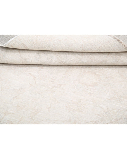 Serenity 3' 10" X 12' 6" Hand Knotted Wool Rug 3' 10" X 12' 6" (117 X 381) / Ivory / Wool