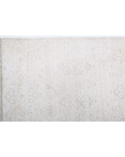 Serenity 4' 6" X 9' 6" Hand Knotted Wool Rug 4' 6" X 9' 6" (137 X 290) / Ivory / Wool