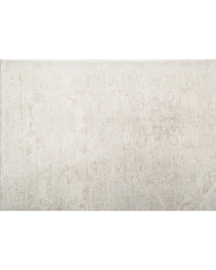 Serenity 6' 1" X 7' 11" Hand Knotted Wool Rug 6' 1" X 7' 11" (185 X 241) / Ivory / Wool
