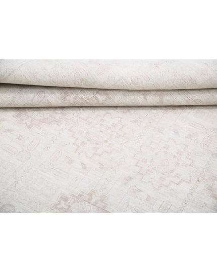 Serenity 6' 1" X 8' 6" Hand Knotted Wool Rug 6' 1" X 8' 6" (185 X 259) / Ivory / Wool