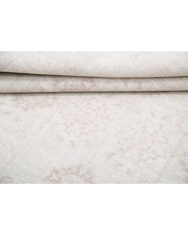 Serenity 6' 1" X 8' 6" Hand Knotted Wool Rug 6' 1" X 8' 6" (185 X 259) / Ivory / Wool