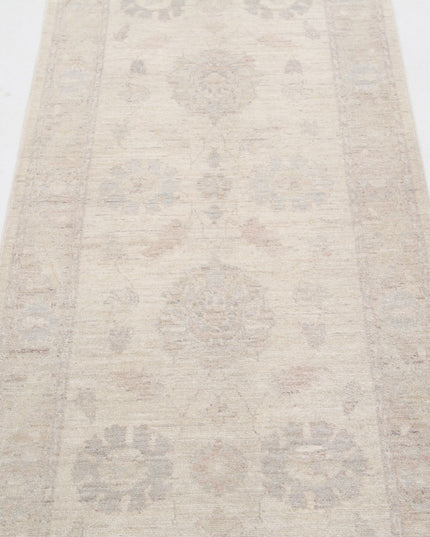 Serenity 2' 6" X 8' 6" Hand Knotted Wool Rug 2' 6" X 8' 6" (76 X 259) / Ivory / Wool