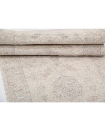 Serenity 2' 6" X 8' 6" Hand Knotted Wool Rug 2' 6" X 8' 6" (76 X 259) / Ivory / Wool