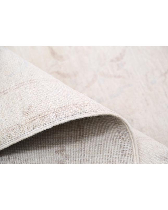 Serenity 6' 1" X 8' 4" Hand Knotted Wool Rug 6' 1" X 8' 4" (185 X 254) / Ivory / Wool