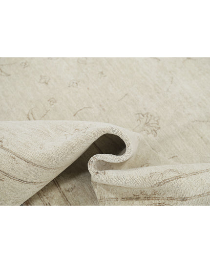Serenity 5' 11" X 8' 7" Hand Knotted Wool Rug 5' 11" X 8' 7" (180 X 262) / Ivory / Wool