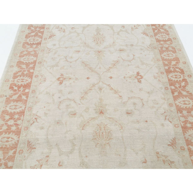 Serenity 5' 6" X 7' 9" Wool Hand-Knotted Rug 5' 6" X 7' 9" (168 X 236) / Ivory / Red
